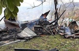 Kazan dairesinde başlayan yangında ev ile samanlık...
