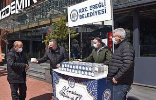 Kdz. Ereğli Belediyesi, kandil simidi dağıttı