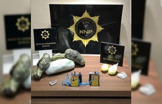 Kendilerini “Polis muhabiri” olarak tanıttı,...