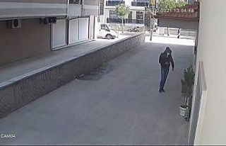 Kendisini polis olarak tanıttığı kişinin 3 bin...