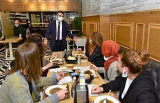 Kepenk açan esnafa Yılmaz’dan ziyaret