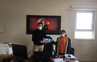 Kepsut’ta film izleyerek, karikatür çizenlere...