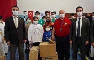 Kestel Belediyesi’nden amatör sporculara malzeme...