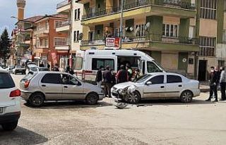 Kırıkkale’de iki otomobil kafa kafaya çarpıştı:...