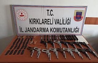 Kırklareli’nde yola atılmış şüpheli poşette...