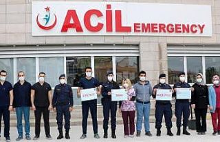 Kırşehir Jandarmadan sağlıkçılara çiçekli...