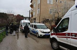 Kısıtlamada sokakta bıçaklı kavga: 3 yaralı