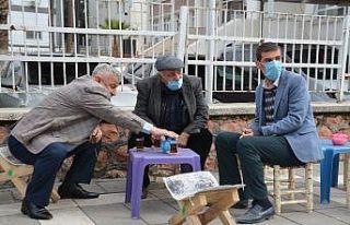 Kısıtlamalar kalktı, esnaf iş yerini temizleyip...