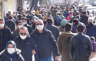 Kısıtlamaların kalkmasıyla vatandaş sokağa akın...