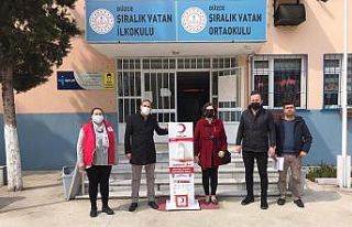 Kızılay’dan okullara dezenfektan standı