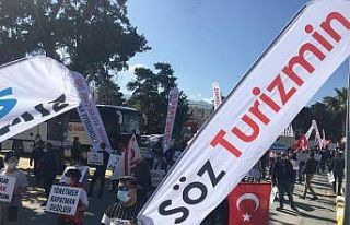 KKTC’de turizm emekçileri sokağa indi