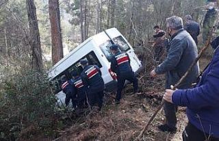 Konfeksiyon işçilerini taşıyan minibüs kaza yaptı:...