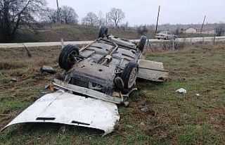 Kontrolden çıkan araç takla atıp tarım arazisine...