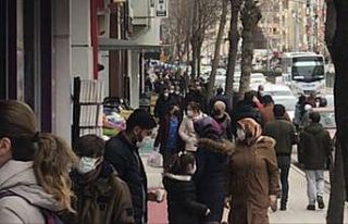Kontrollü normalleşmenin ilk hafta sonunda sokaklar...