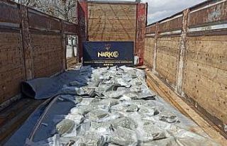 Konya’da tırın çadırında 32 kilo 450 gram esrar...