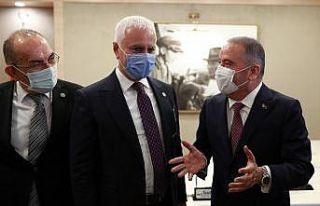 Koray Aydın’dan Başkan Böcek’e ’Geçmiş...