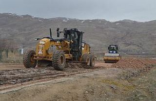 Korkuteli’nde 3 mahalle yolunda bakım onarım çalışması