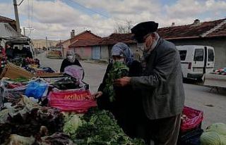 Köy muhtarının örnek davranışı gelenek oldu