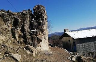 Köylülerin uykularını kaçıran kaya ortadan kaldırıldı