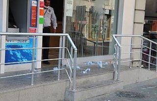Kredi borcunu ödeyemediği banka şubesini ayran...