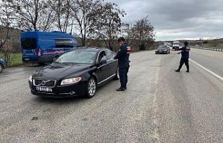 Kula jandarma ekipleri İzmir-Ankara karayolunda kuş...