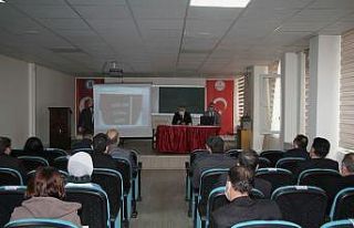 Kula’da memurlar öğrencilere kitap hediye edecek