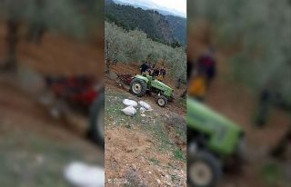 Kullandığı traktörün altında kalan çiftçi...