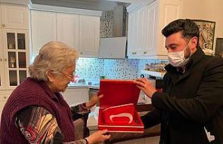 Kuşadası AK Gençlik şehit ailelerini ziyaret etti