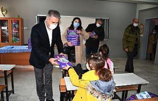 Kuşadası Belediyesi’nden 2 bin 200 öğrenciye...