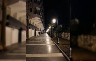 Kuşadası çarşılarında aydınlatma çalışmaları...