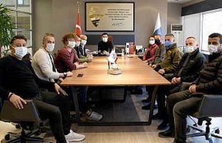 Kuşadası’nda esnaf derneği üyeleri Başkan Günel...