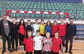 Kütahya Ülküspor Kız Hentbol Takımı’nın hedefi...