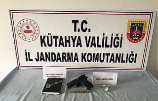 Kütahya’da bir araçta uyuşturucu ve ruhsatsız...