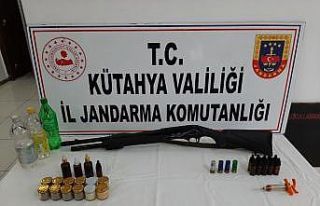 Kütahya’da cinsel içerikli ürünler ve ruhsatsız...