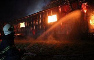 Kütahya’daki depo yangınını söndürme çalışmaları...