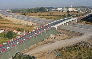 Kuzey Marmara Otoyolu geçişindeki köprünün revizyon...