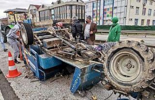 Lastiği kopan patpat D100’de takla attı: 1 yaralı