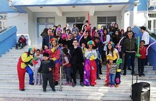 Lösemiyi yenen genç şimdi hastalara umut oluyor