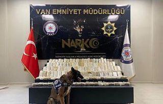 ’Magnum’ ilk icraatında 104 kilo eroin yakaladı
