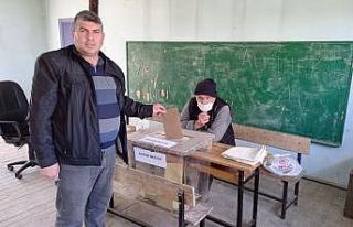 Mahalleli aza seçimi için sandık başına gitti