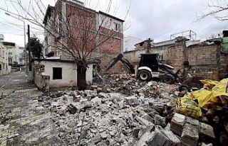 Mahallenin huzur ve güvenliği için metruk bina...