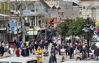 Malatya caddelerinde aylar sonra hafta sonu insan...