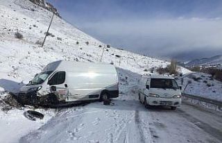 Malatya-Elbistan yolunda kaza: 4 yaralı