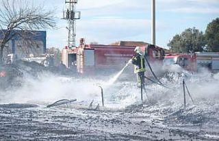 Manisa’da geri dönüşüm tesisindeki yangın söndürüldü