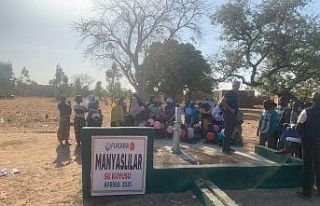 Manyaslı gençlerden Afrika’ya su kuyusu