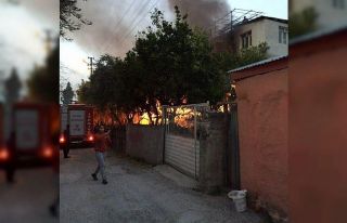 Marangozhanede çıkan yangın eve sıçradı, 4 kişi...