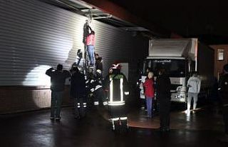 Marketin deposunda çıkan yangın paniğe sebep oldu