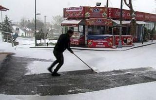 Mart ayında yağan kara esnaf hem sevindi hem şaşırdı