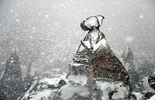 Mart karı peribacalarını beyaza bürüdü