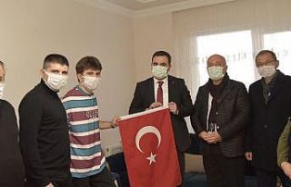 Mayına basarak yaralanan gaziye geçmiş olsun ziyareti